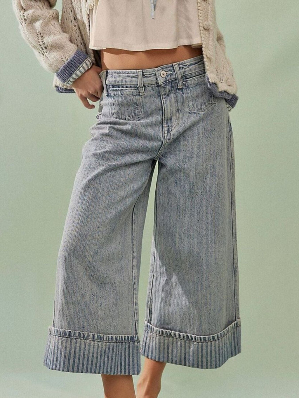 Wide-Leg Cropped Jeans in Light Blue Denim