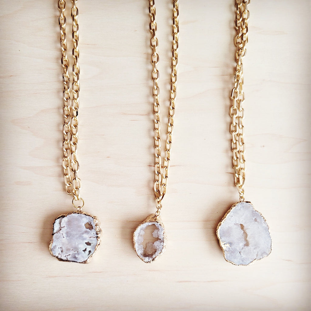 **Matte Gold Gilded Agate Pendant on Gold Chain Necklace 257kl