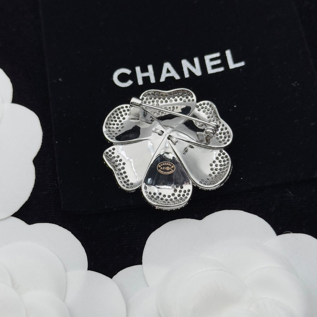 CC Brooch 173411