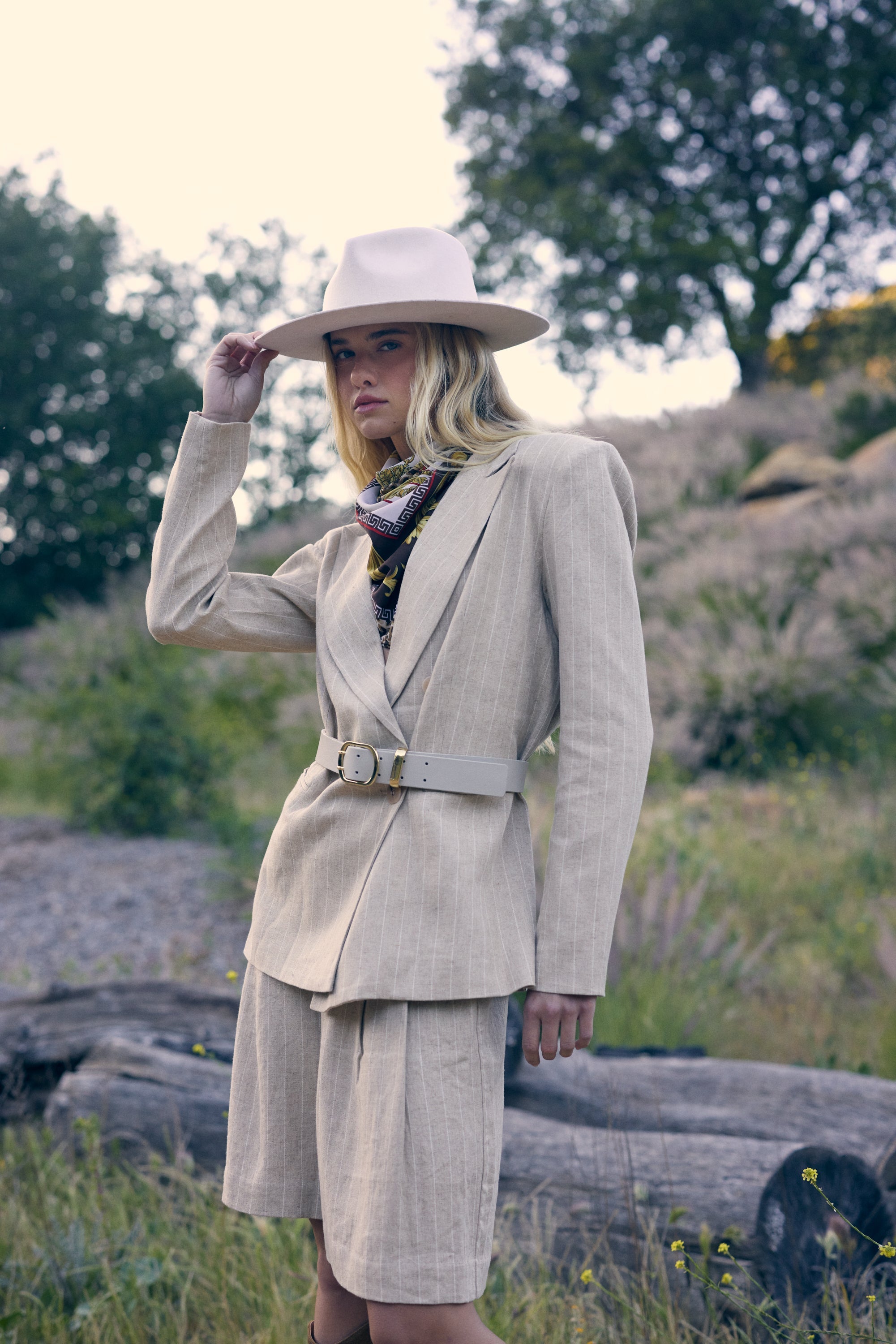 Jayne, Antique White