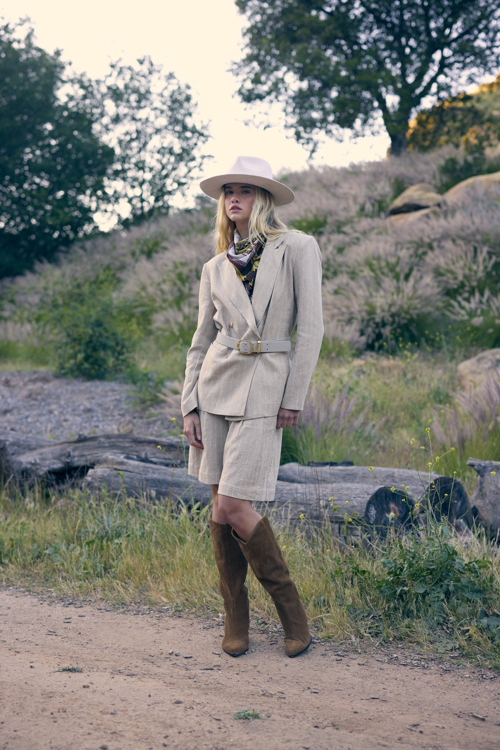 Jayne, Antique White