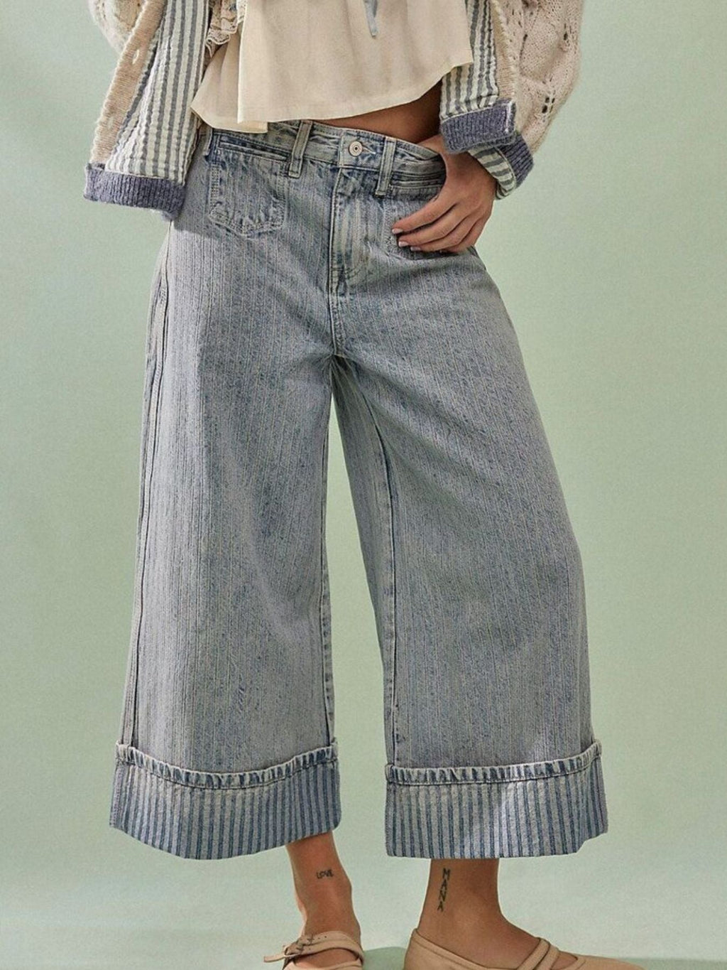 Wide-Leg Cropped Jeans in Light Blue Denim