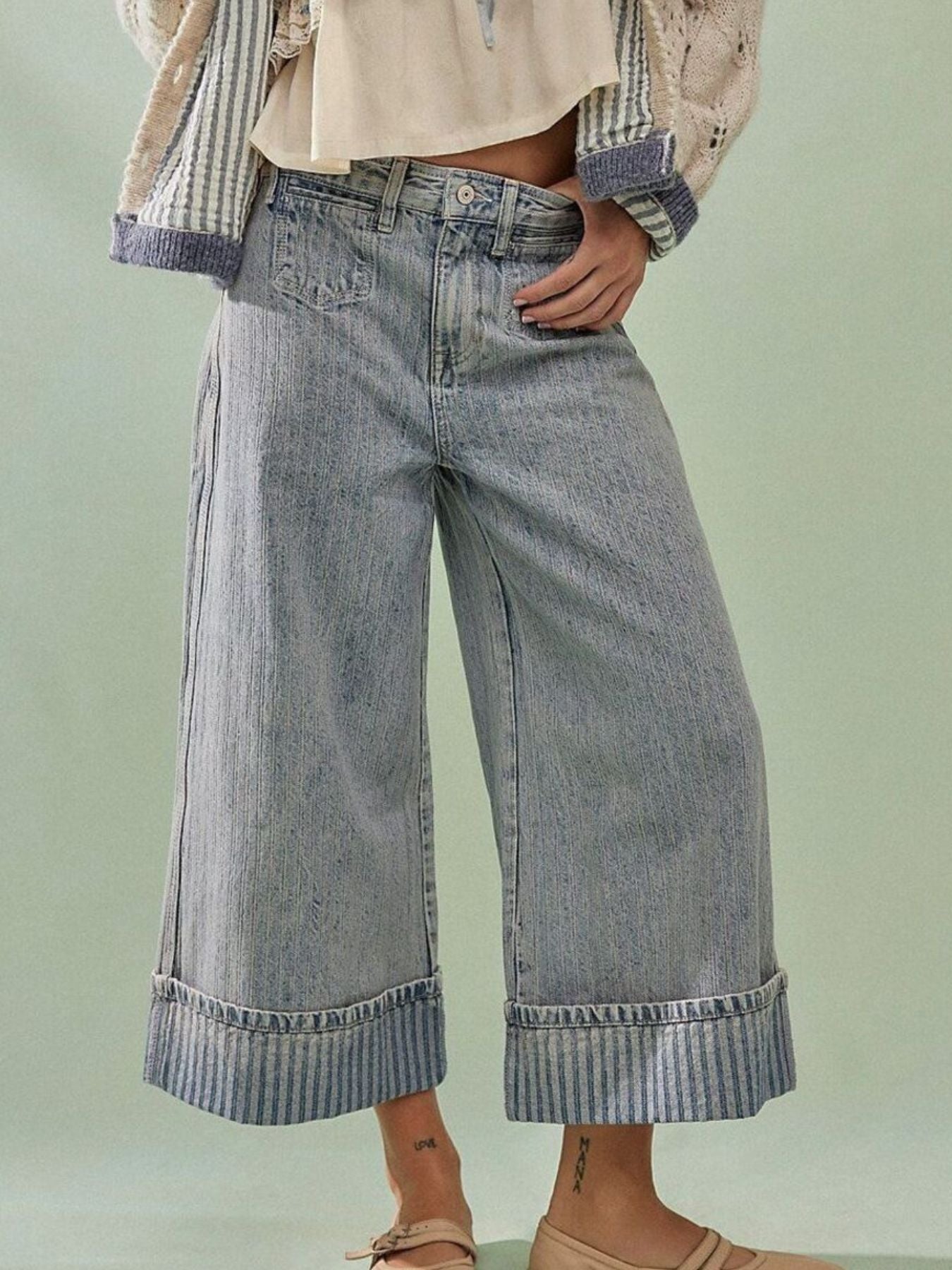 Wide-Leg Cropped Jeans in Light Blue Denim