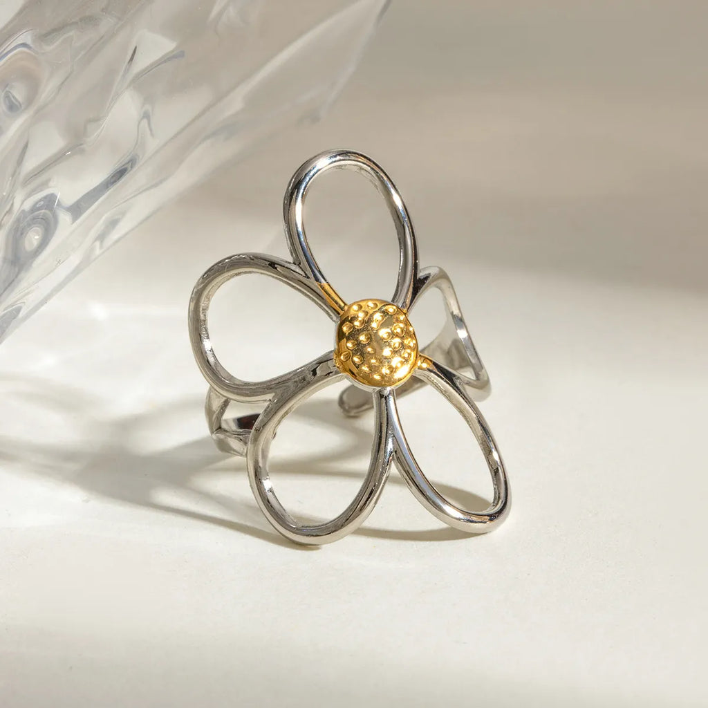 Two-Tone Daisy Flower Ring - Delicate Floral Statement