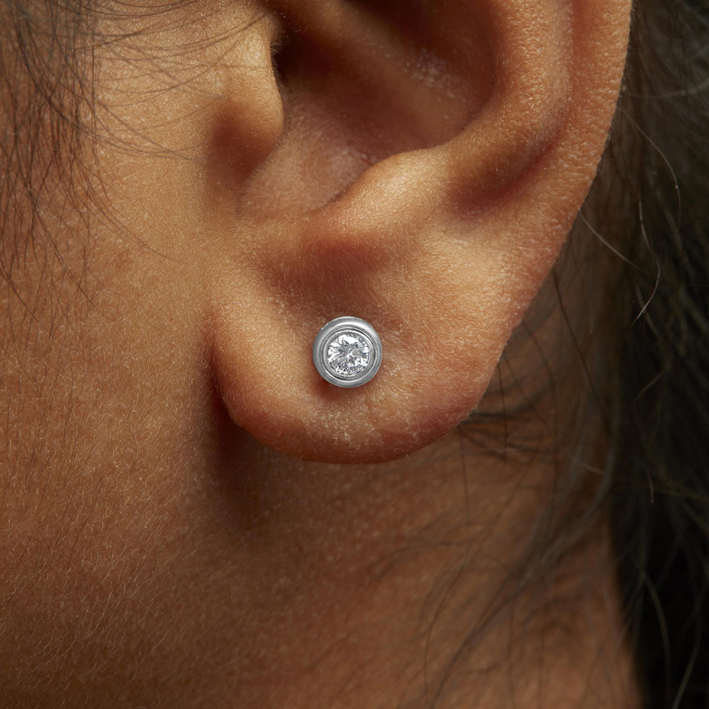 .925 Sterling  Silver 1/5 Cttw Lab-Grown Round Brilliant-Cut Diamond Modern Bezel-Set Stud Earring (F-G Color, VS2-SI1 Clarity)
