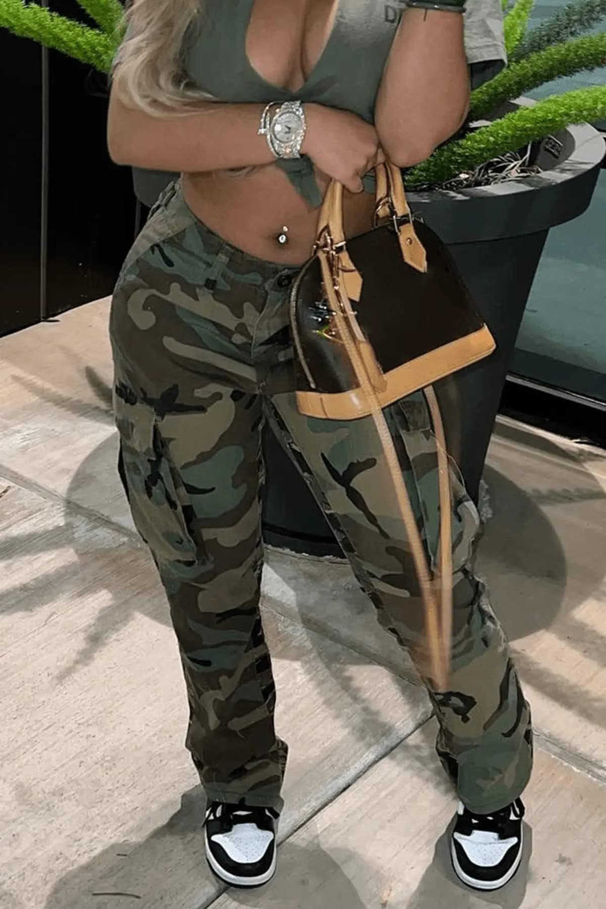 Vakkest Women's Oversized Camo Cargo Pants Jogger Trousers Workout Sweatpants Camouflage Army Fatigue with Pockets