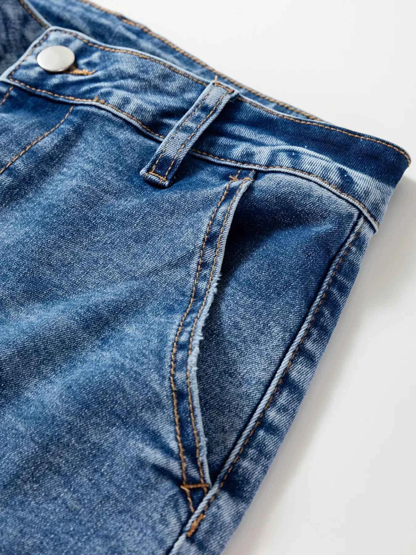 Seam Detail Loose Fit Cropped Jeans