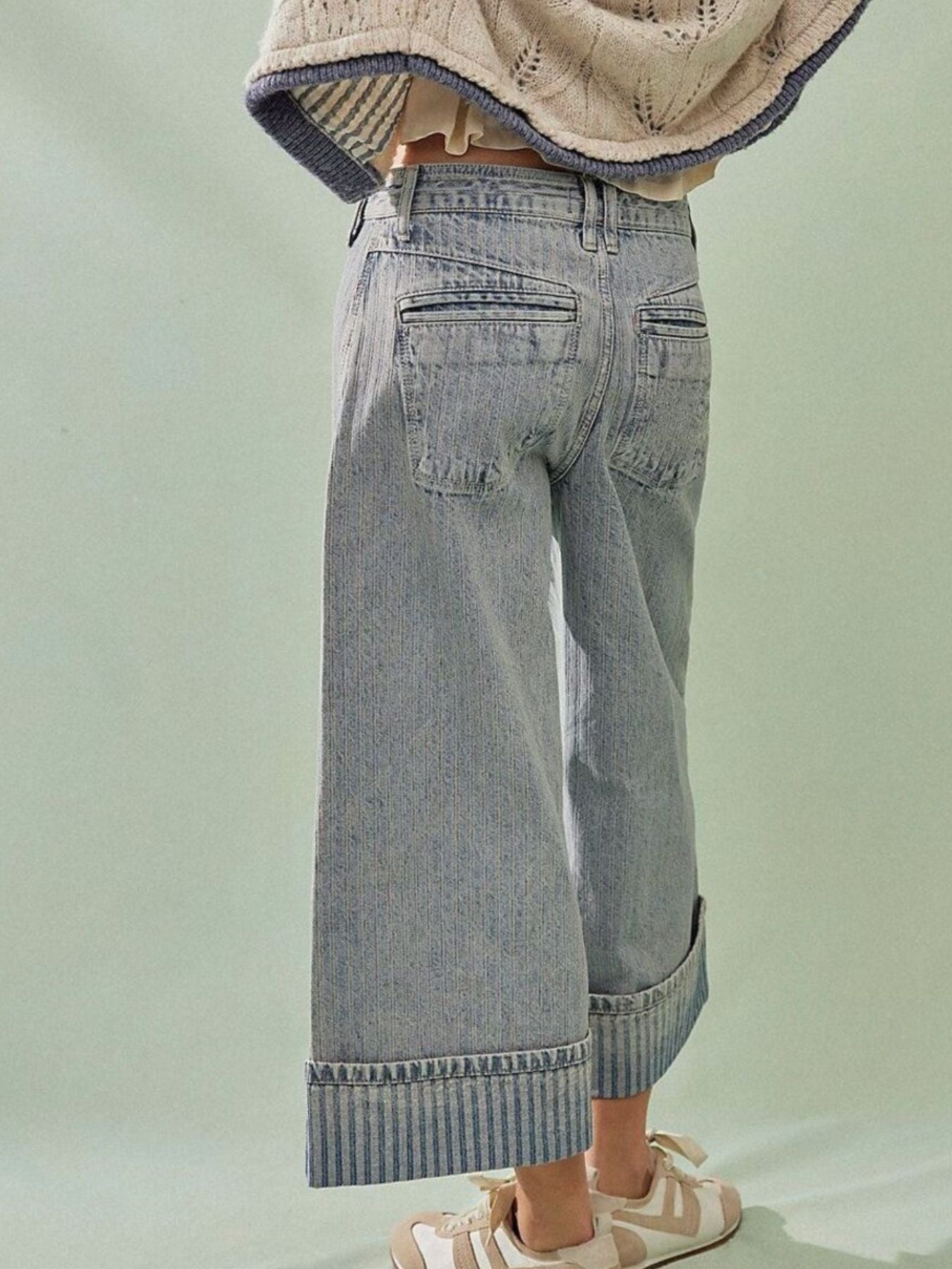 Wide-Leg Cropped Jeans in Light Blue Denim