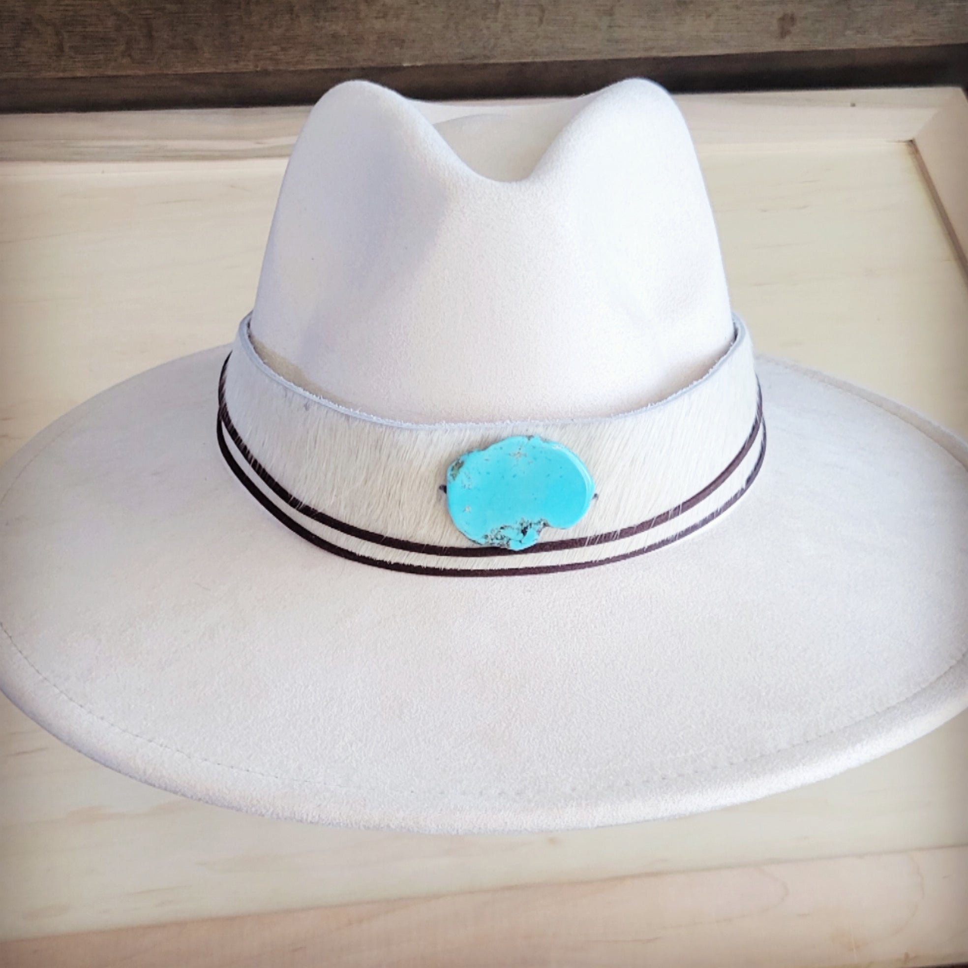Wide Hair Hide Leather White Hat Band w/ Turq  954n