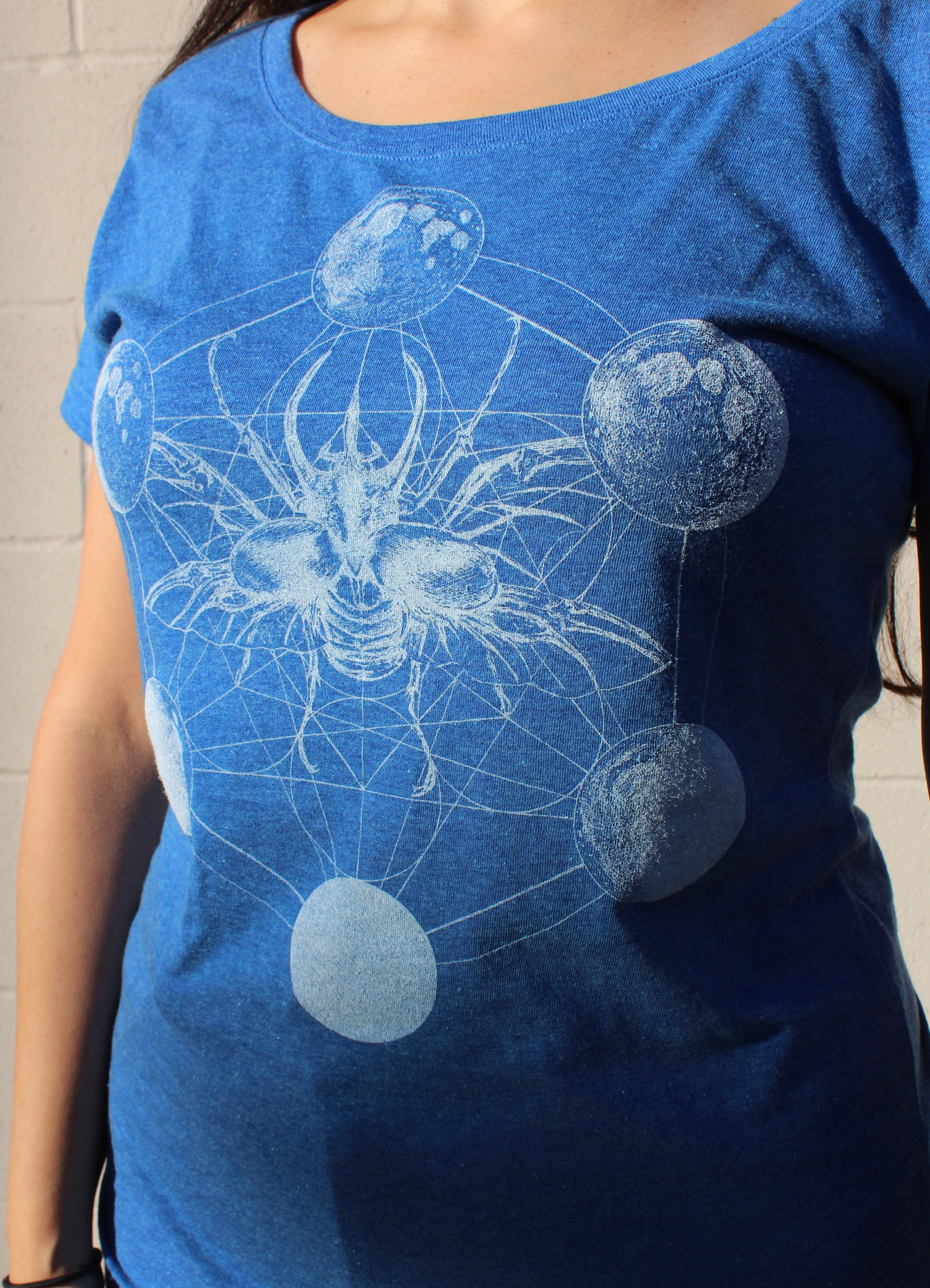Metatron Beetle Moon Phases - Women Tee