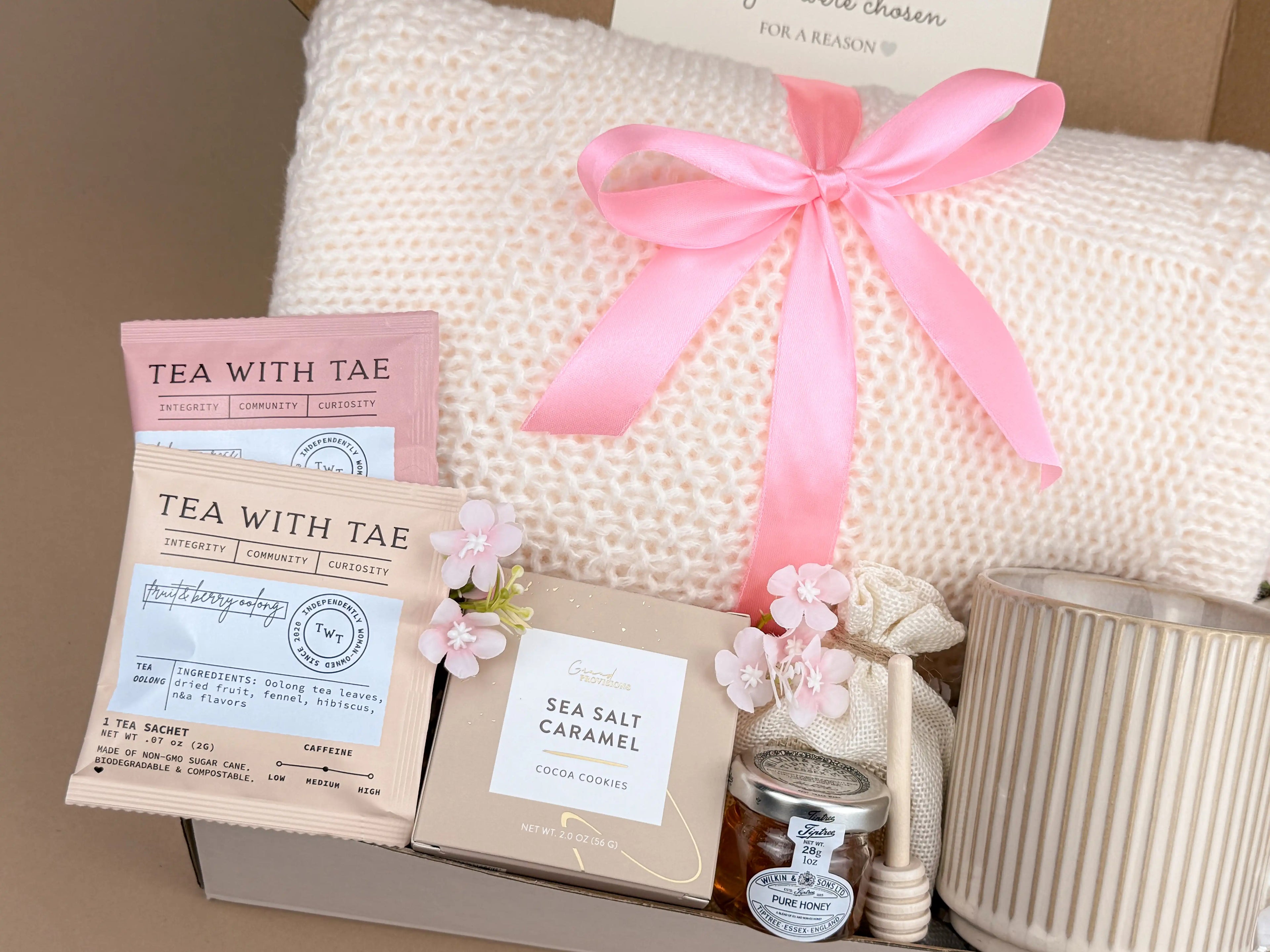 Luxury Birthday Gift Basket for Mom – Cozy Blanket & Spa Set for Her