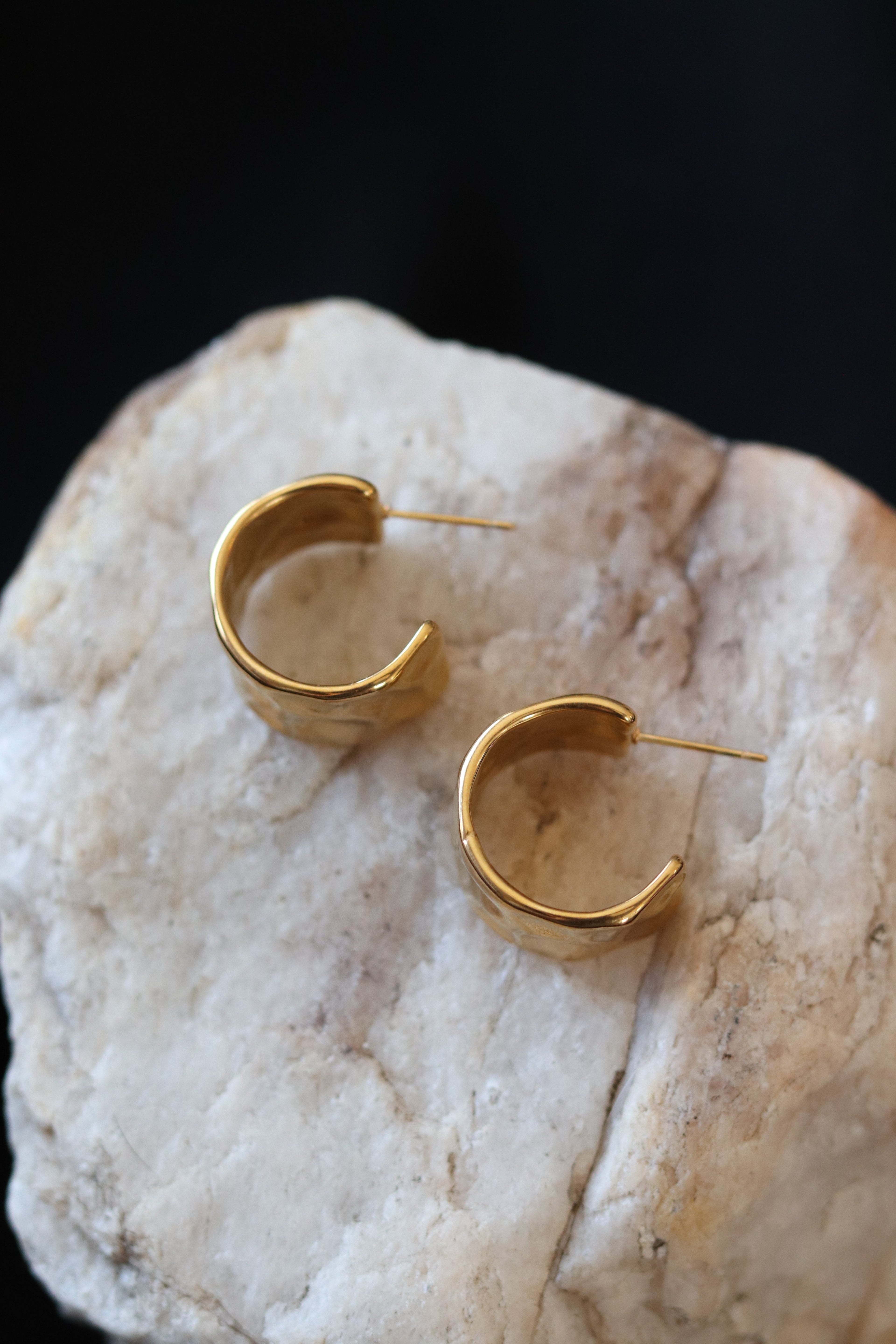 Avery Hoops - Wide Hammered Gold Hoop Earrings – 18K Gold Plated Stainless Steel Waterproof Statement Hoops