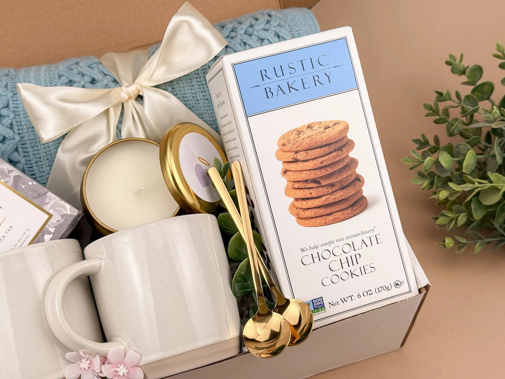 Gift Baskets for Couples – Plush Blanket, Tea & Candle Set