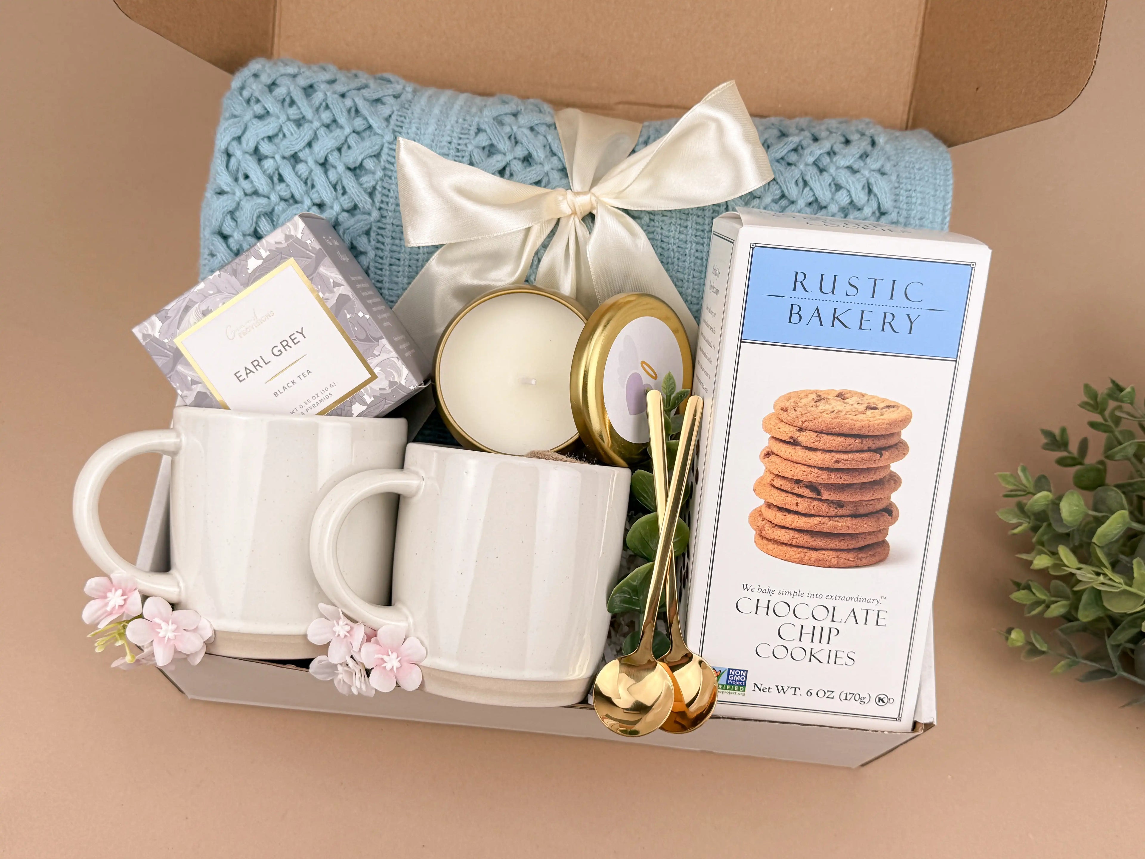 Gift Baskets for Couples – Plush Blanket, Tea & Candle Set