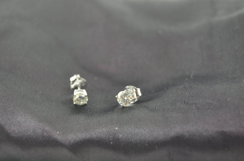 Brilliant 0.80ct Moissanite 14K White Gold Stud Earrings for Women