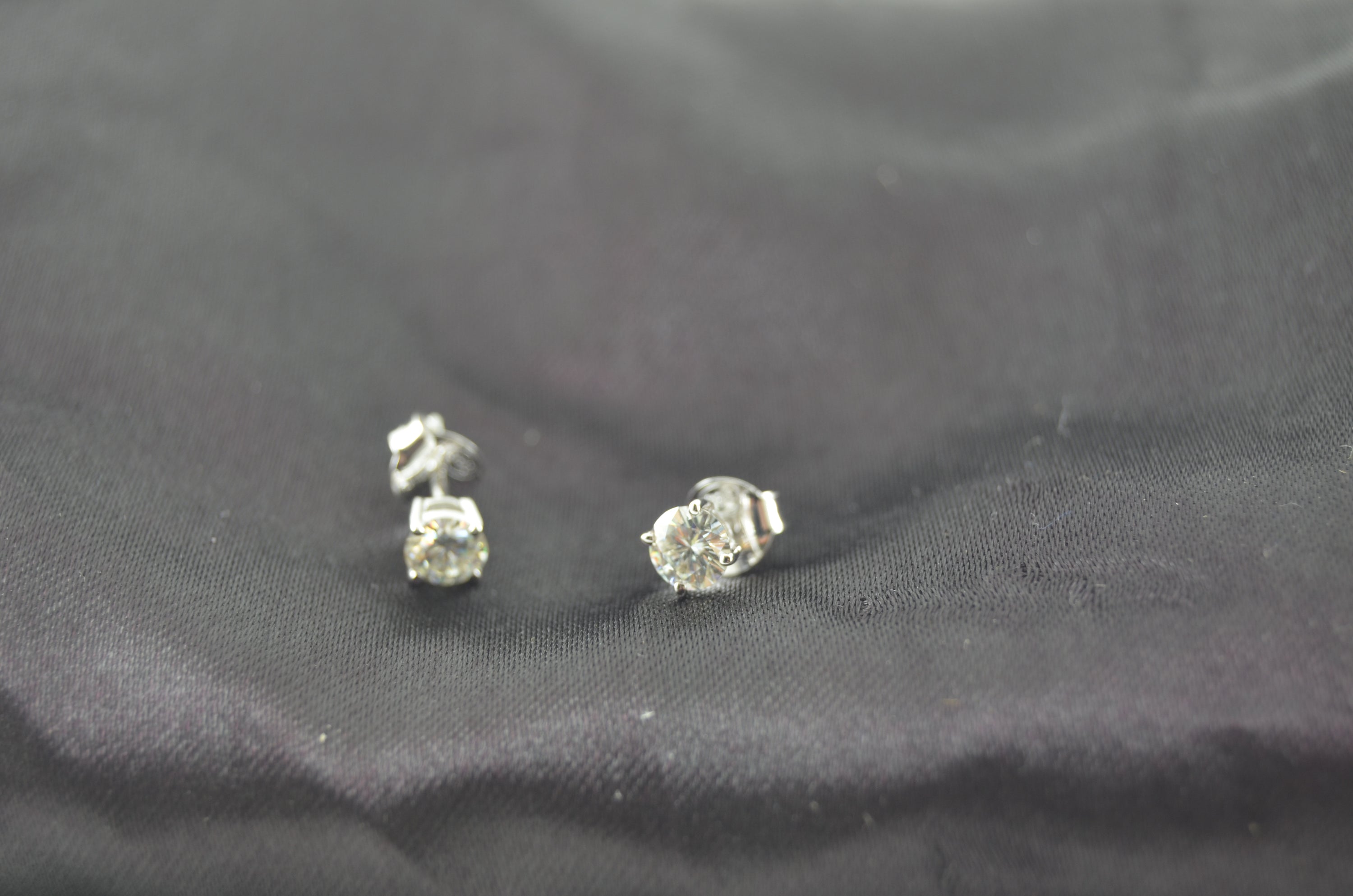Brilliant 0.80ct Moissanite 14K White Gold Stud Earrings for Women