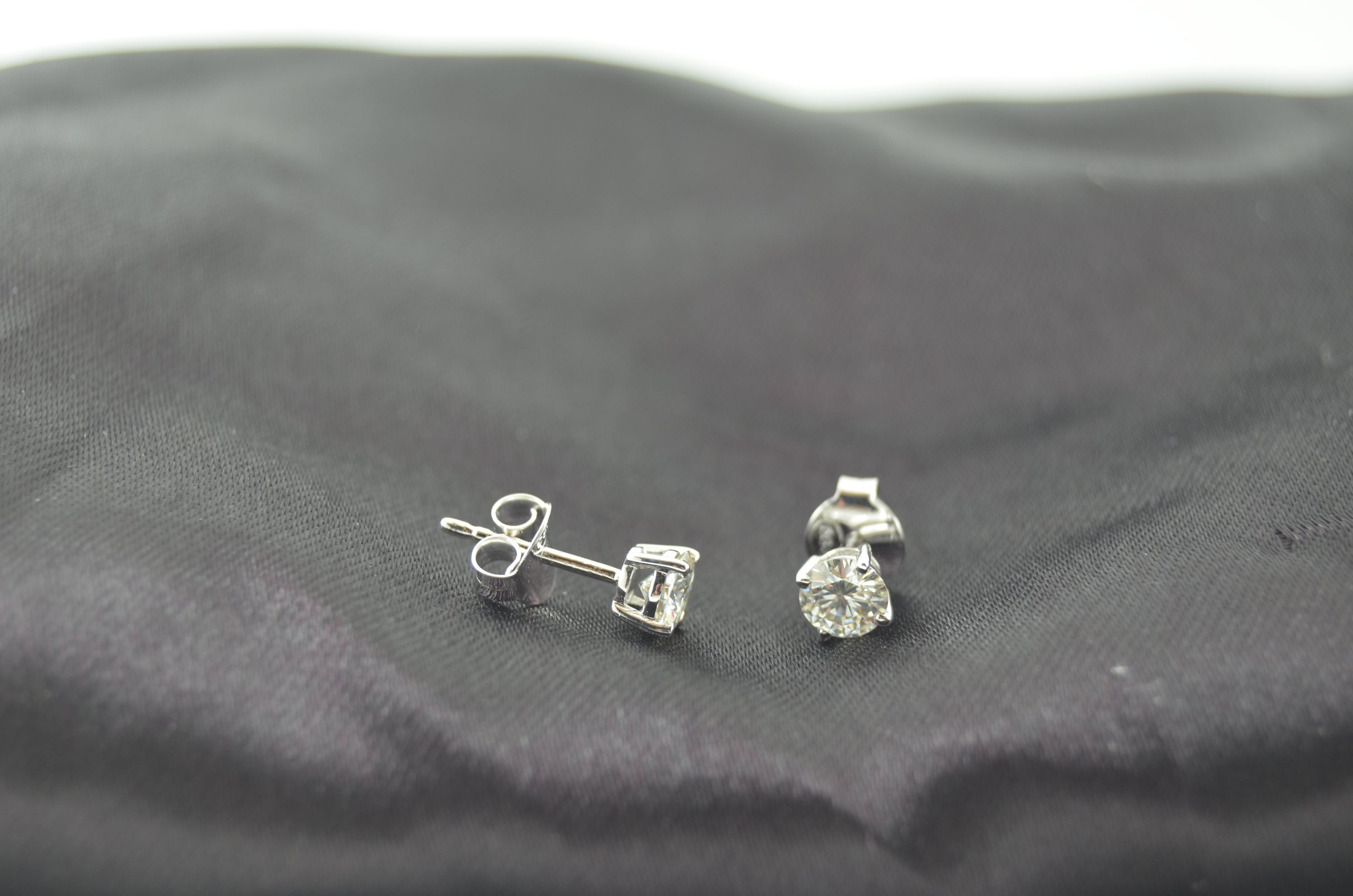 Brilliant 0.80ct Moissanite 14K White Gold Stud Earrings for Women