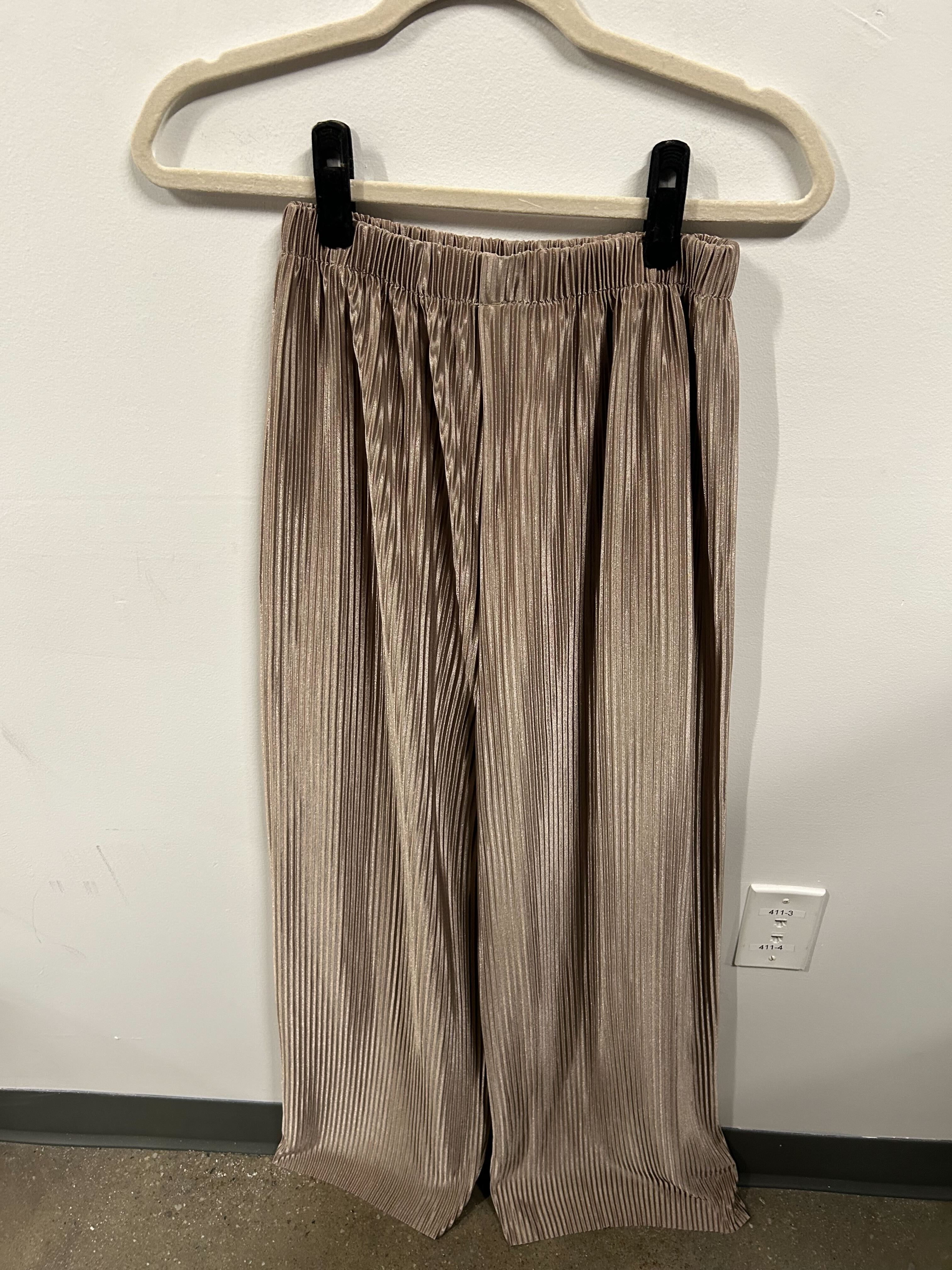 Champagne Gold Plissé Lounge Set