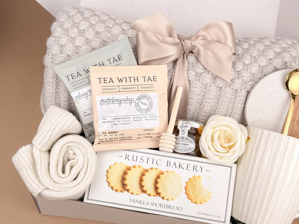 Curated Gift Boxes – Luxury Tea, Blanket & Shortbread Set