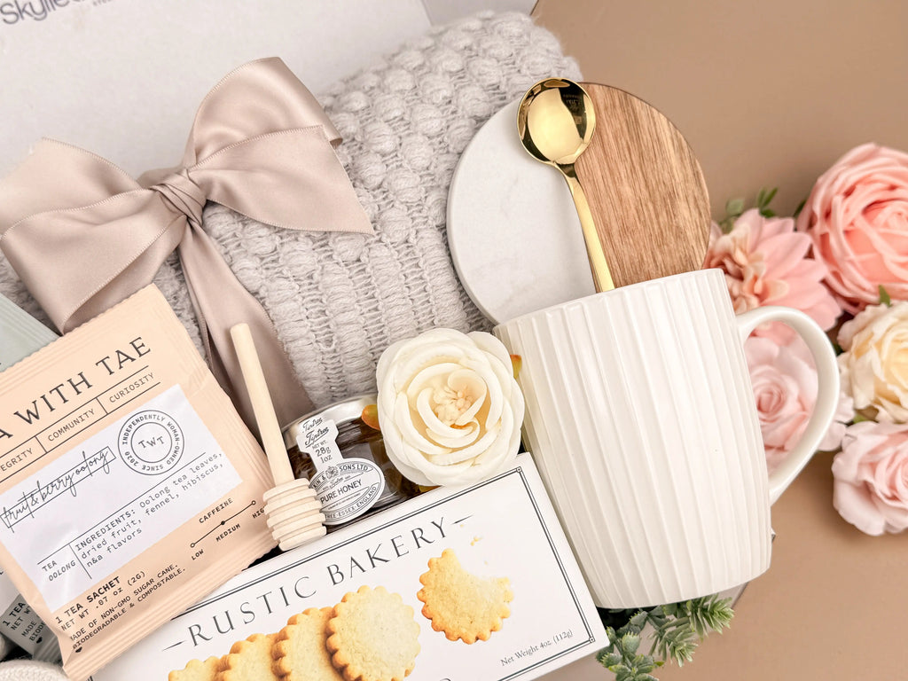 Curated Gift Boxes – Luxury Tea, Blanket & Shortbread Set