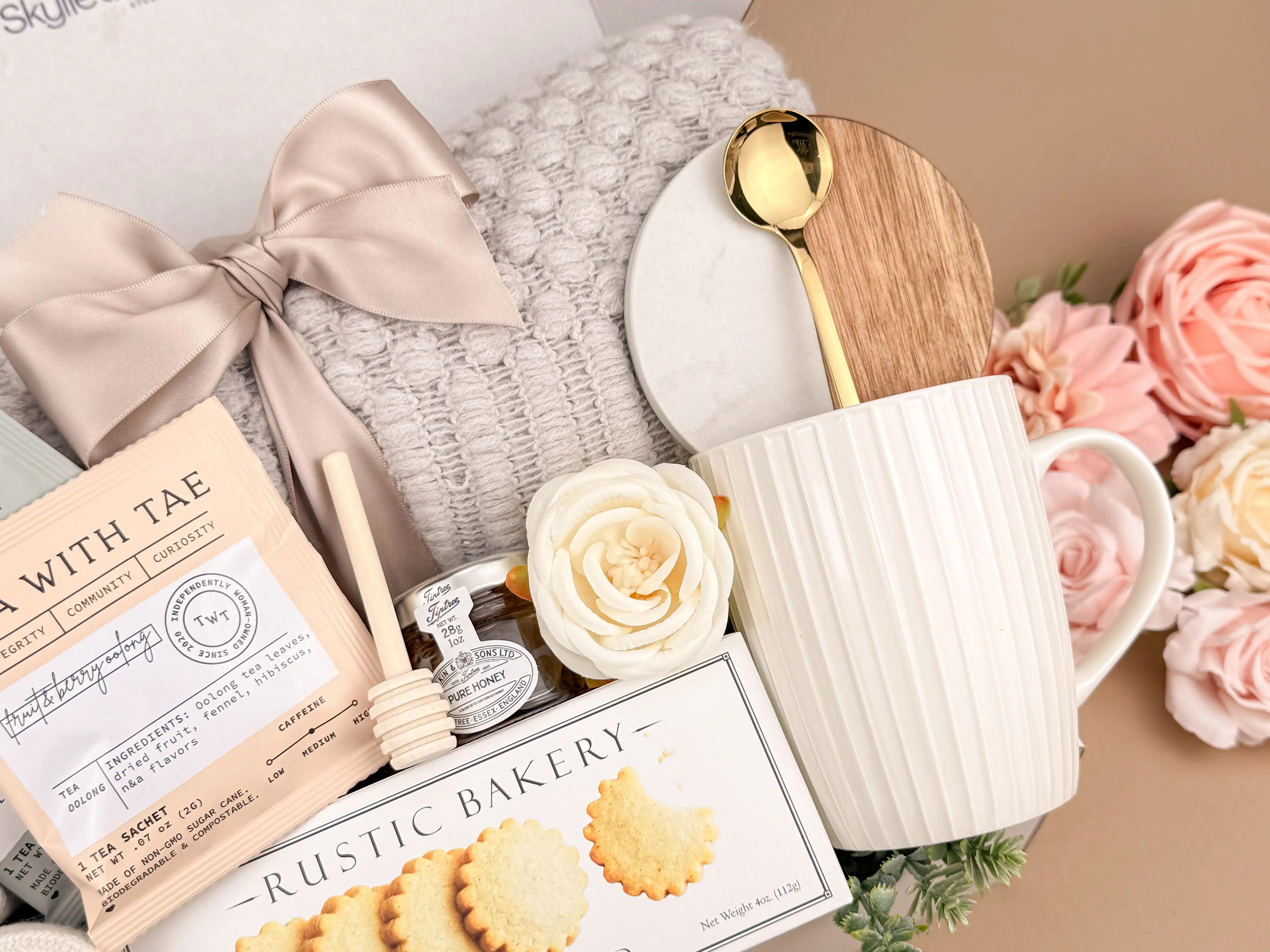 Curated Gift Boxes – Luxury Tea, Blanket & Shortbread Set