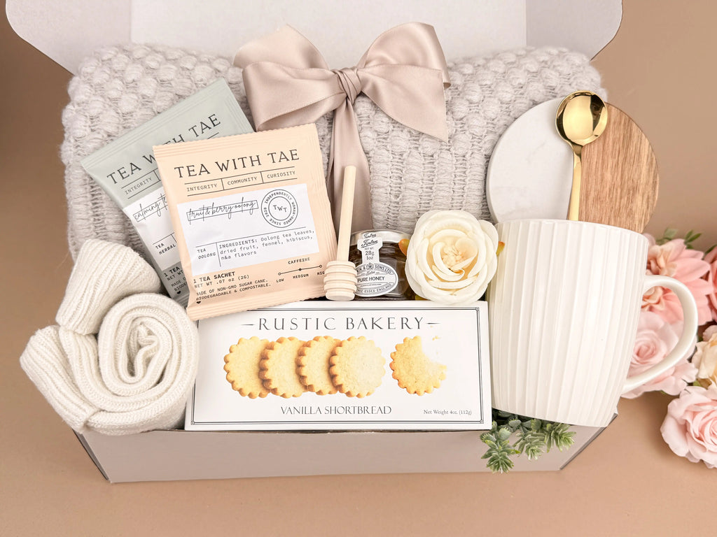 Curated Gift Boxes – Luxury Tea, Blanket & Shortbread Set