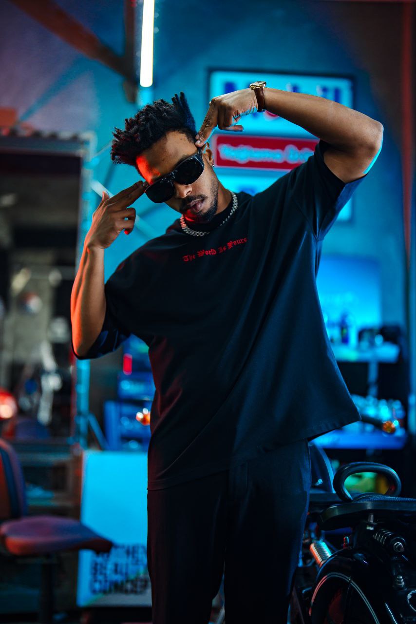 Micibill T-Shirt - "The World Is Yours" Graphic Tee