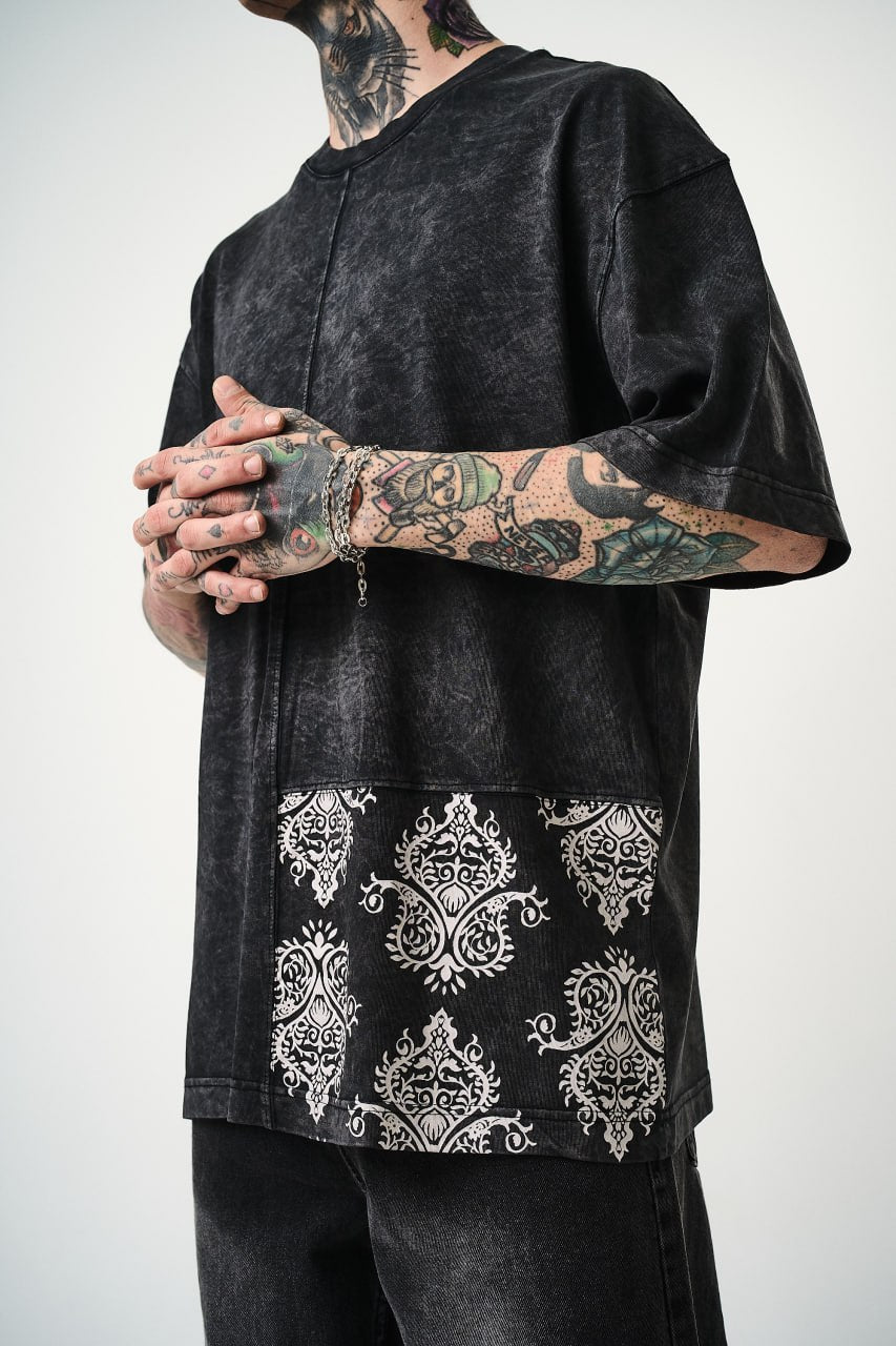 Oversize Cotton Tee - Ornate Pattern Graphic Print Shirt