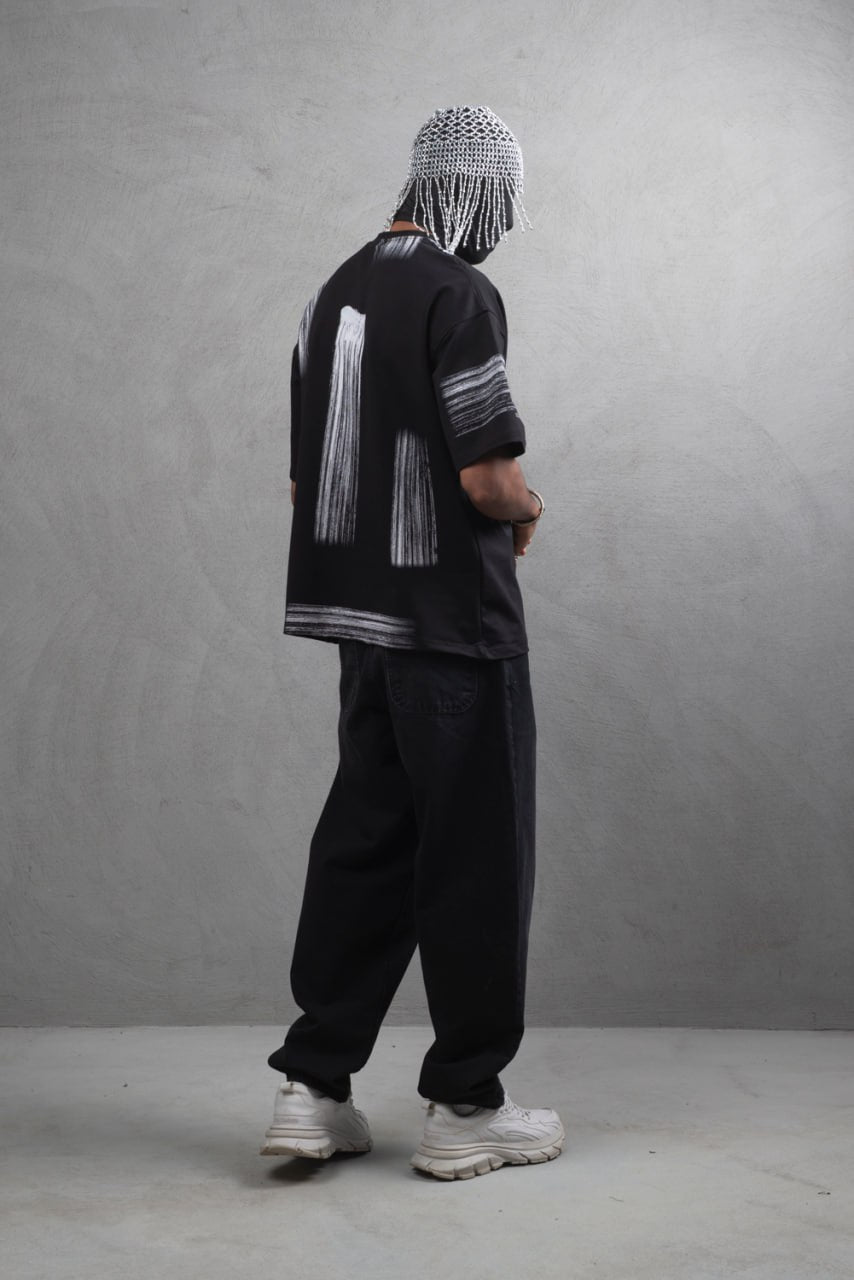 Oversize Graphic Cotton Tee - Abstract Vertical Stroke Print
