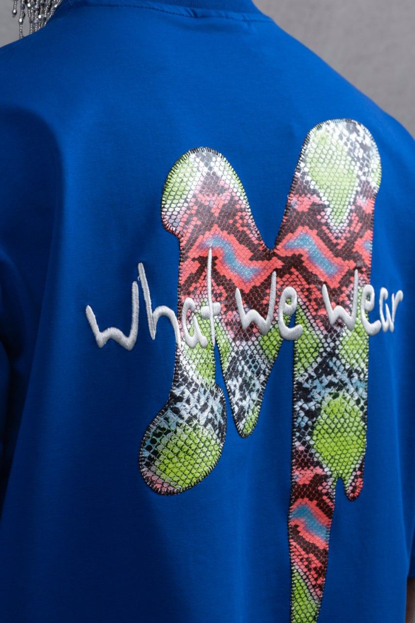 Oversize Graphic Cotton Tee – "What We Wear" Abstract Print
