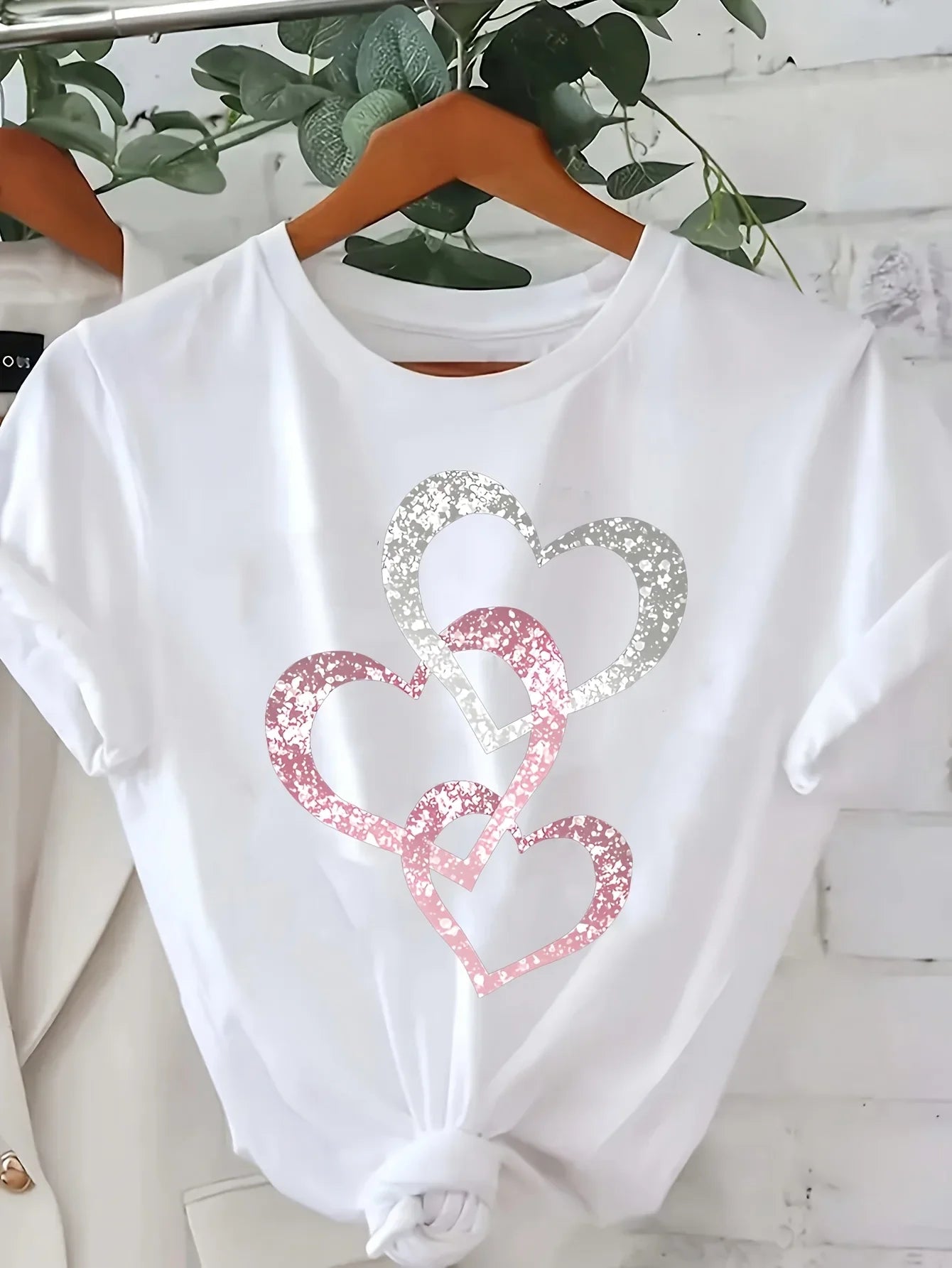Heart Print Graphic T-Shirt