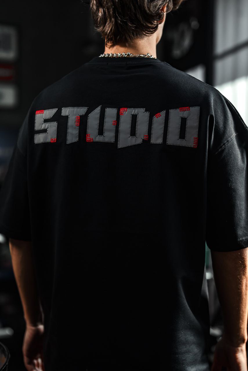 Studio Graphic Cotton Tee - Minimalist Text Print T-Shirt