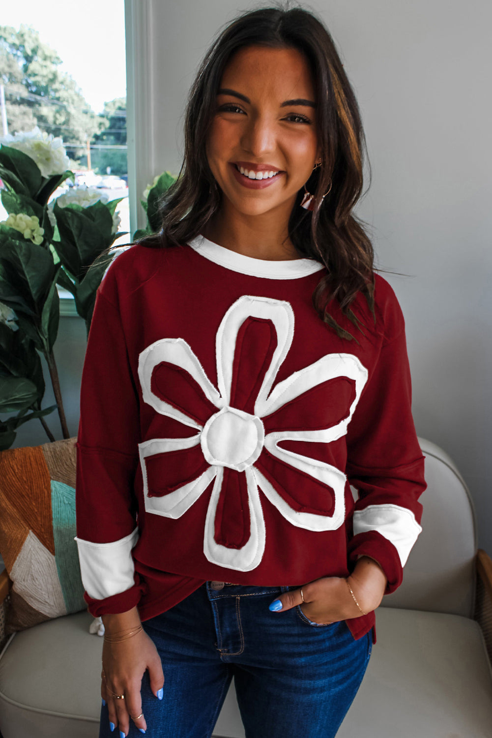 Red Dahlia Cheerful Daisy Flower Patched Round Neck Long Sleeve Women's Top