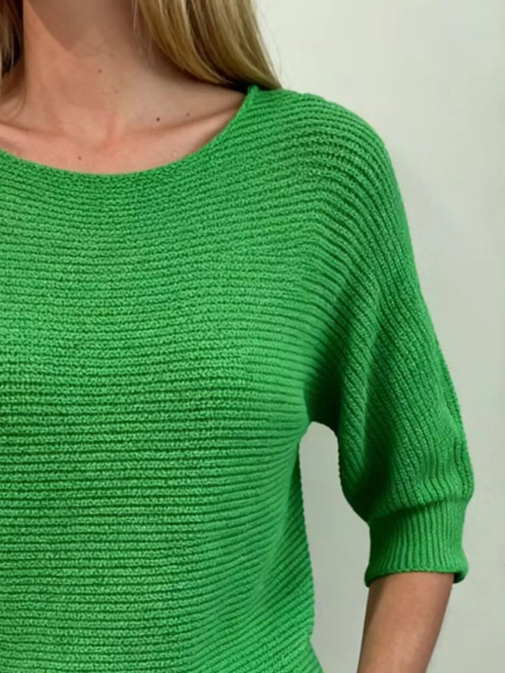 White Ribbed Knit Round Neck Sweater Half Sleeve Pullover