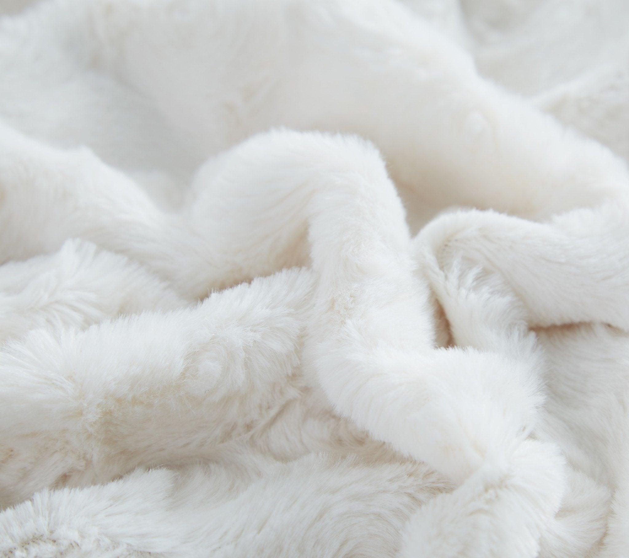 DaDa Bedding Luxury White Roses Fluffy Soft Sherpa Backside Faux Fur Throw Blanket (K11)