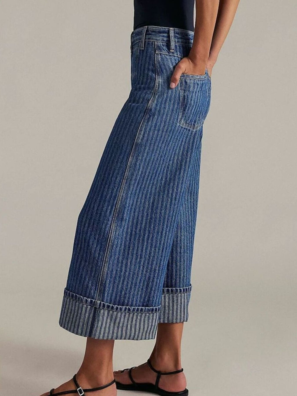 Wide-Leg Cropped Jeans in Light Blue Denim