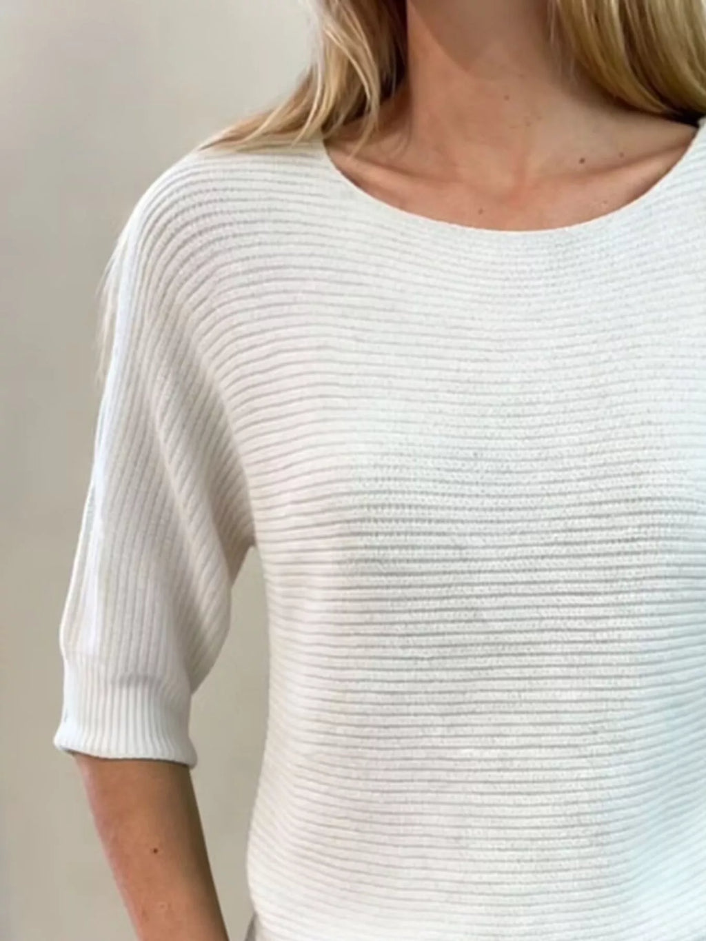 White Ribbed Knit Round Neck Sweater Half Sleeve Pullover