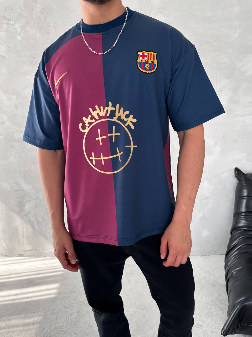 Iconic Fusion Two-Tone Athletic Tee – Oversized Streetwear with Team-Inspired Style