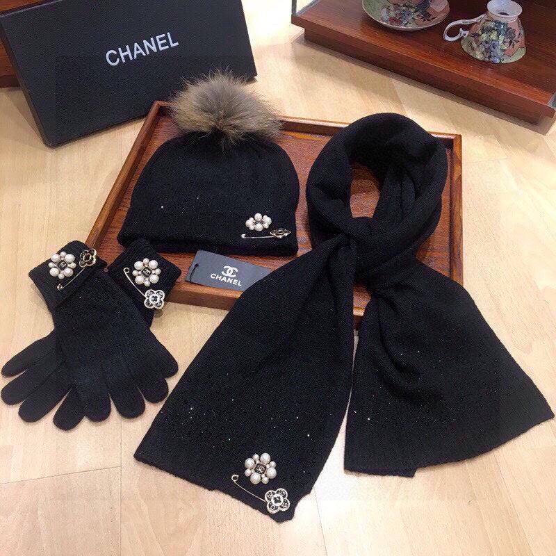 THREE-PIECE SET IN BLACK CASHMERE 424004
