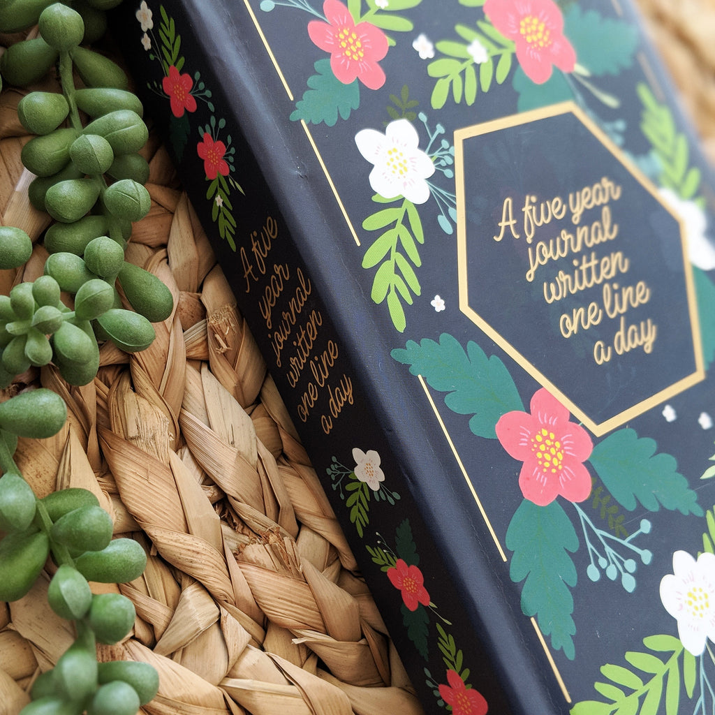 A Five Year Journal Written One Line A Day (Navy Floral)