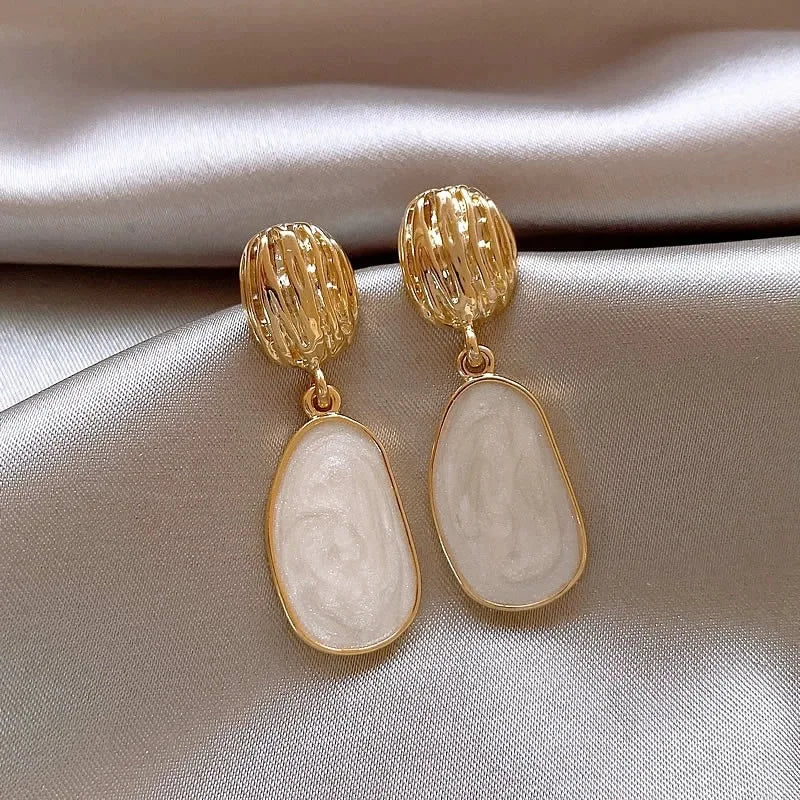Pearl Oasis Oval Dangle Earrings