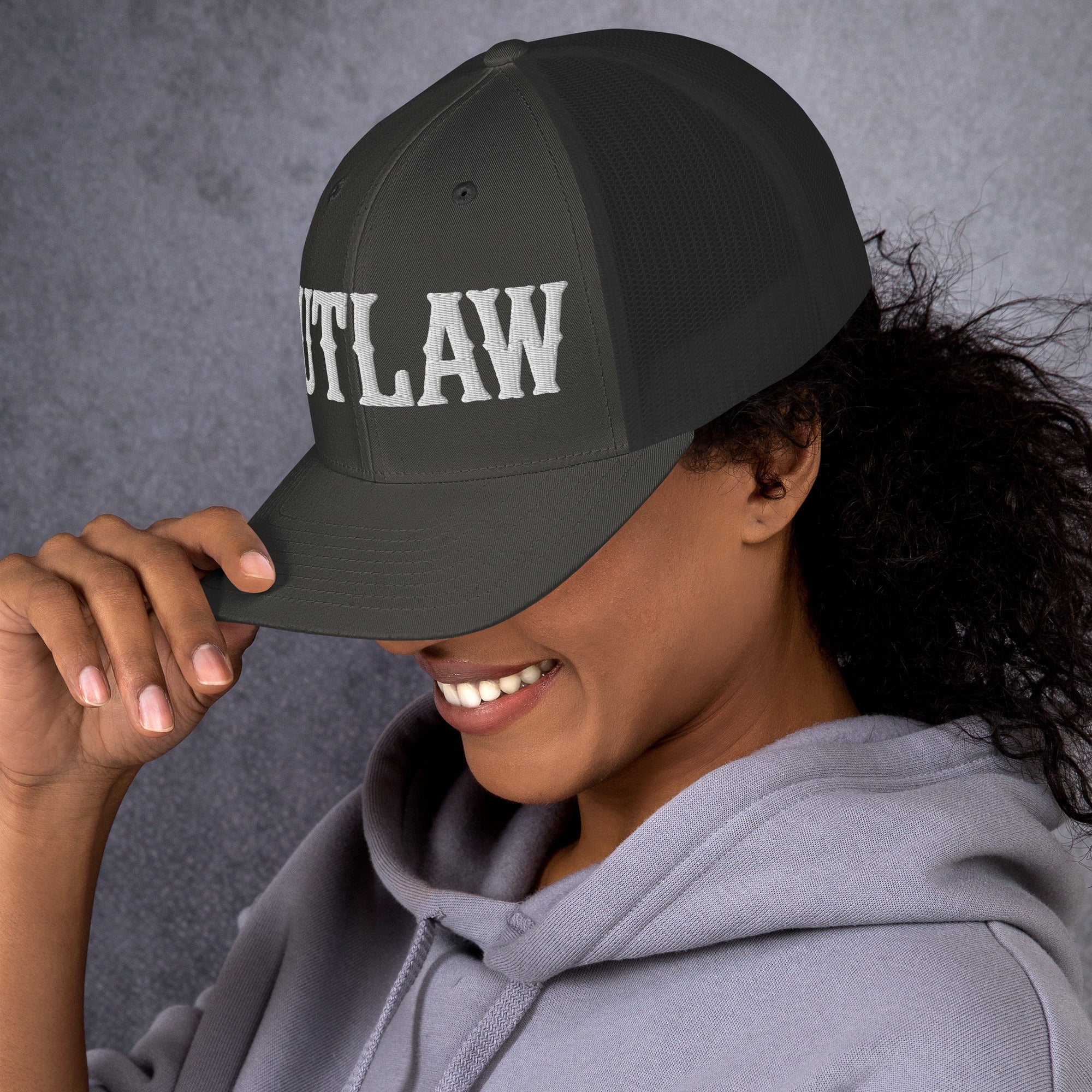 OUTLAW Retro Trucker Cap