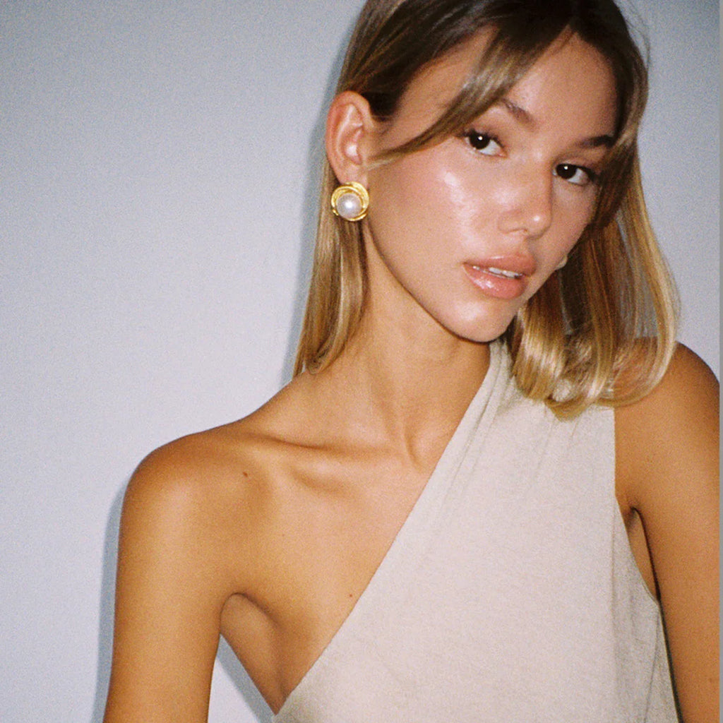 Tender Pearl Earrings