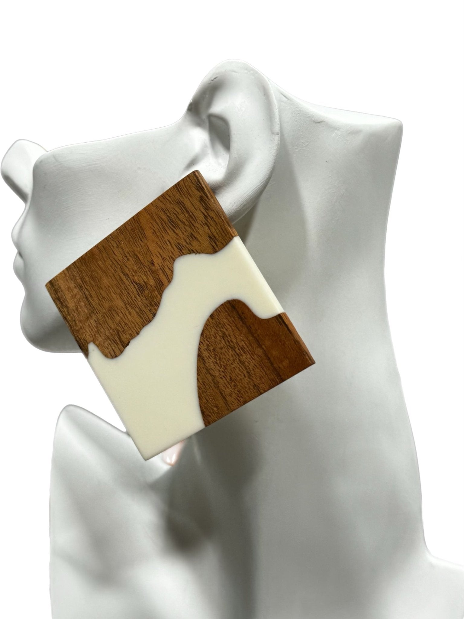 Café Au Laît Stud Earrings